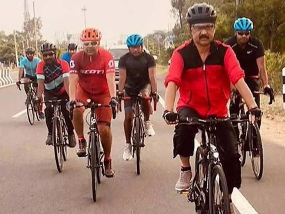Tamil Nadu CM cycles to Mahabalipuram | RITZ